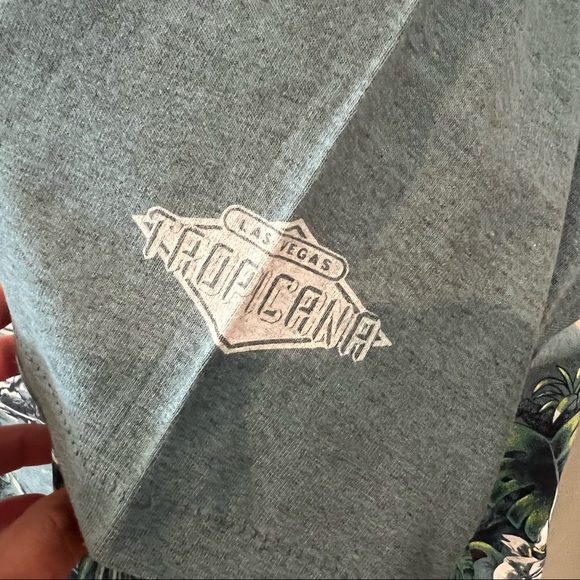 Vintage Tropicana Hotel Casino 1994 Habitat embroidered parrots NWT - Picture 7 of 8